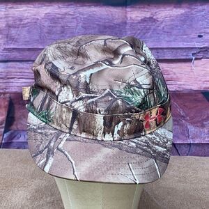NWOT women’s Under Armour camo cap